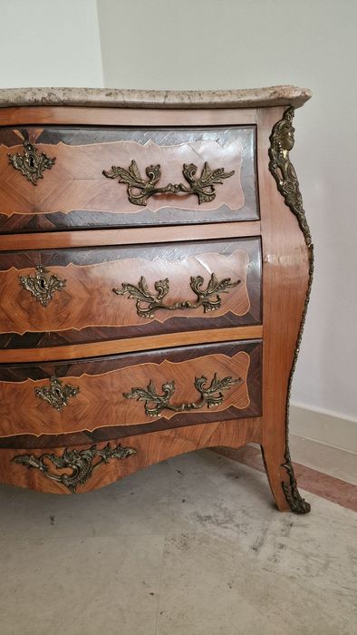 Comoda Louis XV em muito bom estado