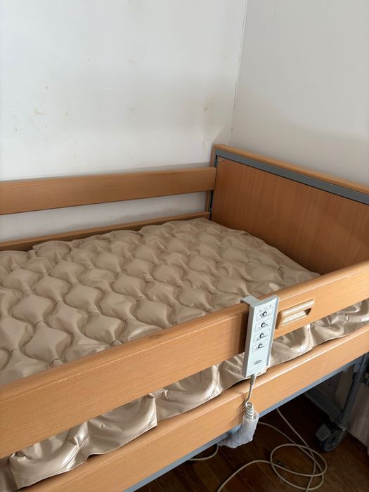 Cama articulada elétrica com colchões