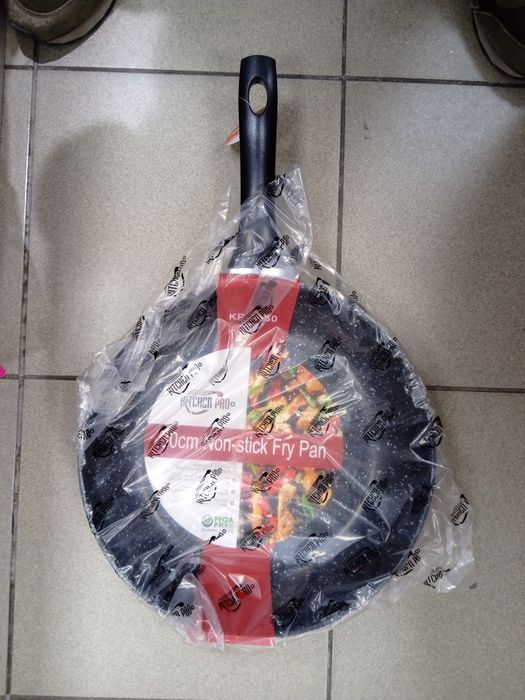 „Patelnia 30 cm non-stick marmurowa Kitchen Pro – powłoka nieprzywiera