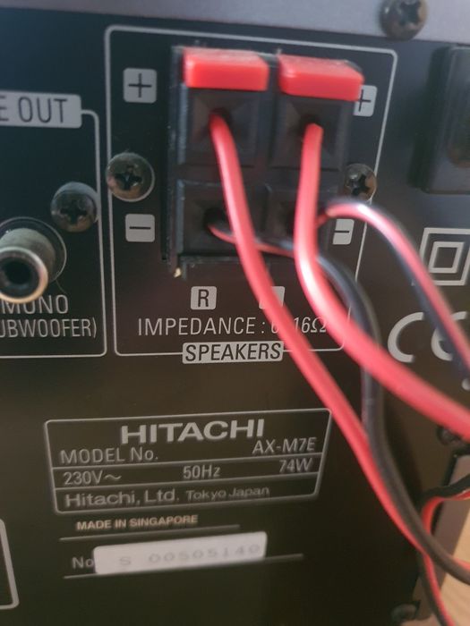 Mini wieża HITACHI.