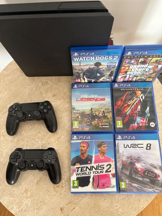 Ps4 com 2 comandos e jogos