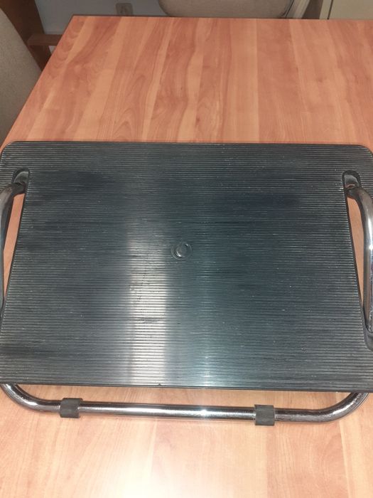 Suporte / aooio para os pés. Ikea