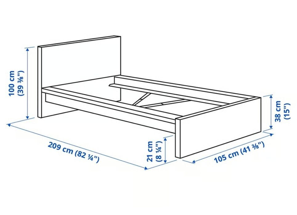 Cama de solteiro e roupeiro.