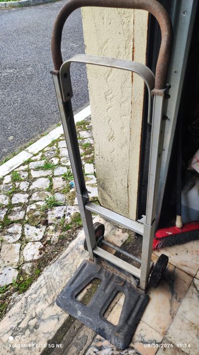 Monta cargas novo 20eur.