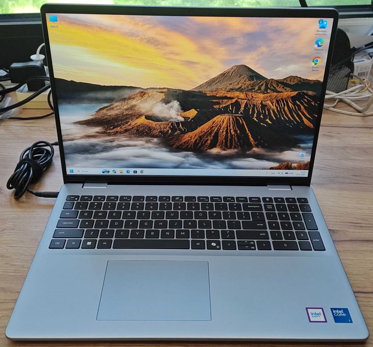 Сучасний ноутбук Dell 16 DC16250 / Intel Core 7 150U / 16 ГБ DDR5 / 512 ГБ SSD / 16" FHD+ Touch / Intel Graphics / Windows 11 PRO стан нового.