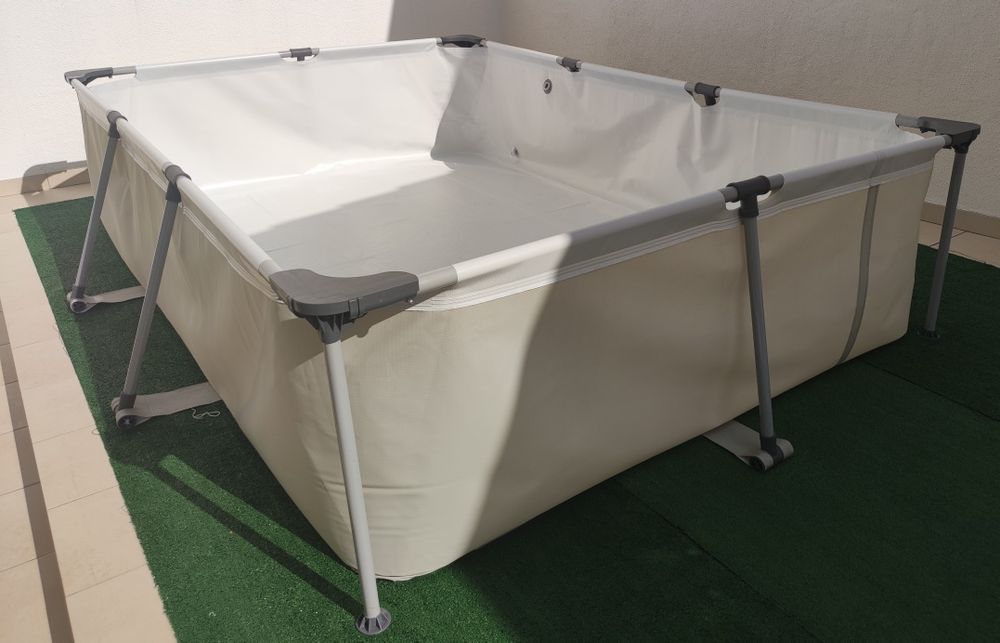 Piscina Retangular 300x207x65cm com Bomba como nova.
Loures