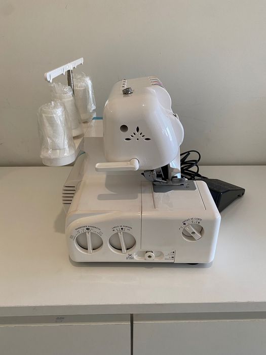 Máquina de costura Overlock