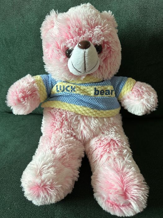 Różowy miś w ubranku przytulanka