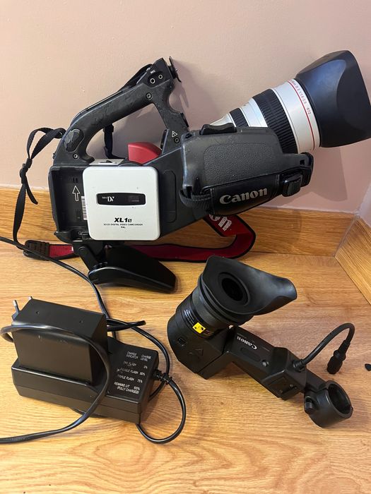 Vendo câmera XL1S 3 CCD digital camcord.  Excelente