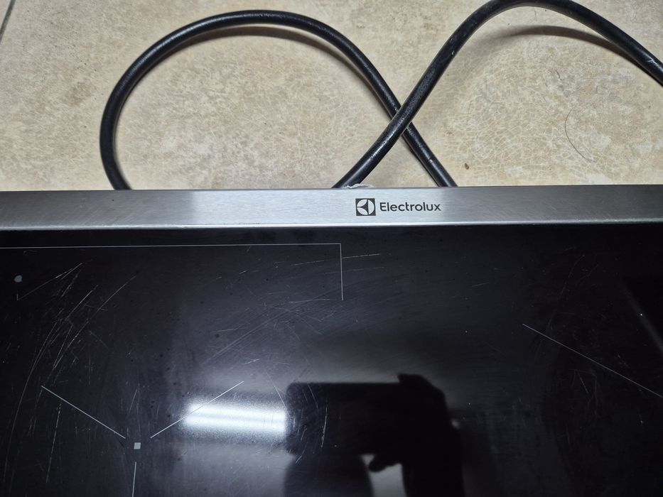 Płyta Indukcyjna Electrolux i zlew kamienny z kranem