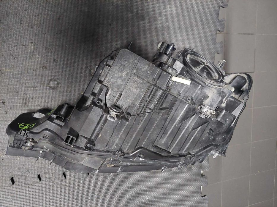 farol direito BMW f30