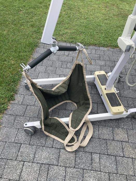 Podnośnik rehabilitacyjny Mopedia do 150 kg.