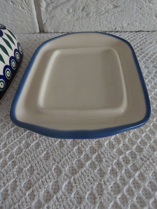 Ceramiczna maselniczka.