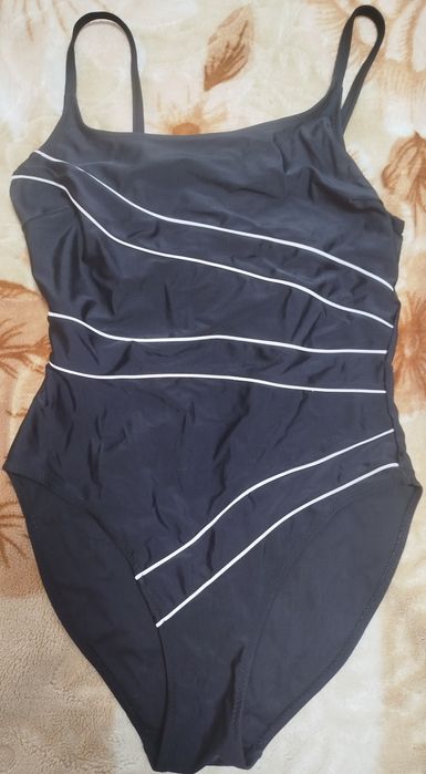 Продам суцільний купальник
