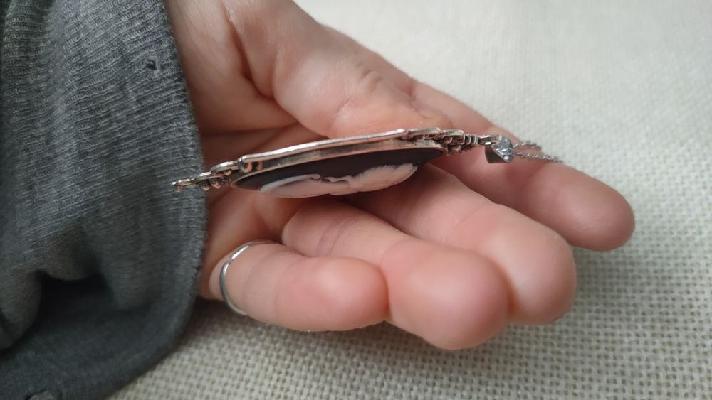 Wisior wisiorek naszyjnik medalion z kobieta kamea retro vintage duża