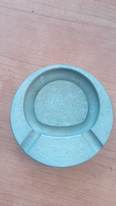 Cinzeiros e porta chaves