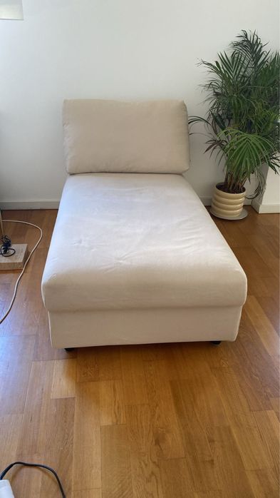 Chaise longue com arrumação