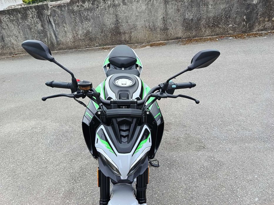 Moto KL bem nova 6km. Coimbra