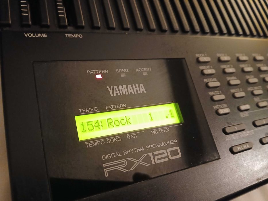 Programador rítmico digital Yamaha RX120