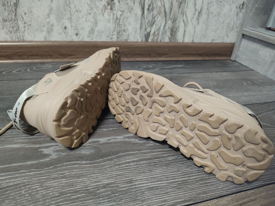 Жіночі кросівки для