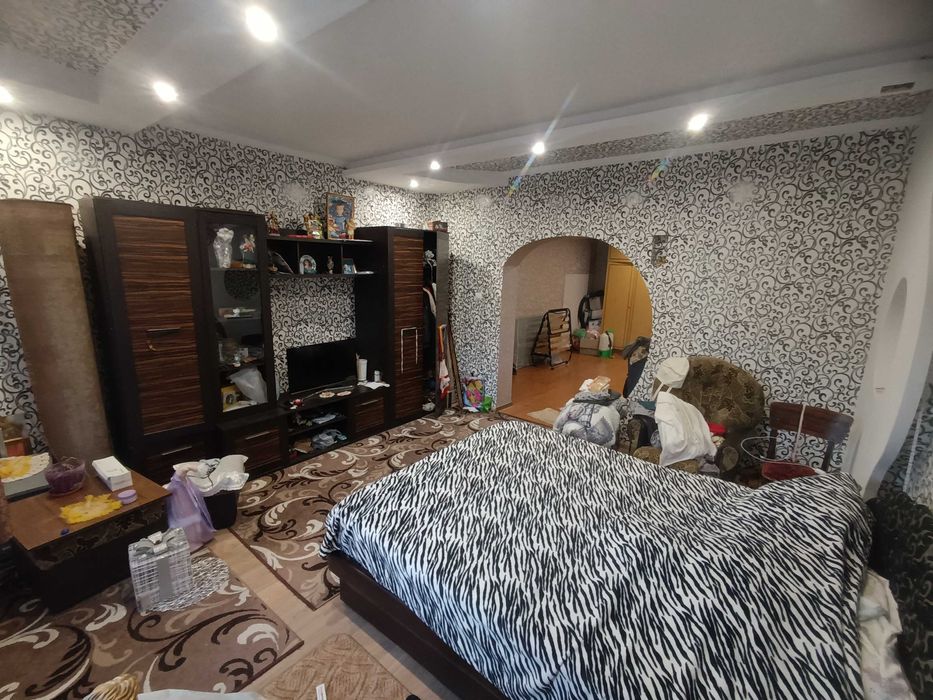 ПРОДАЖ 3-х кімнатного будинку з сучасним ремонтом недалеко від центру!