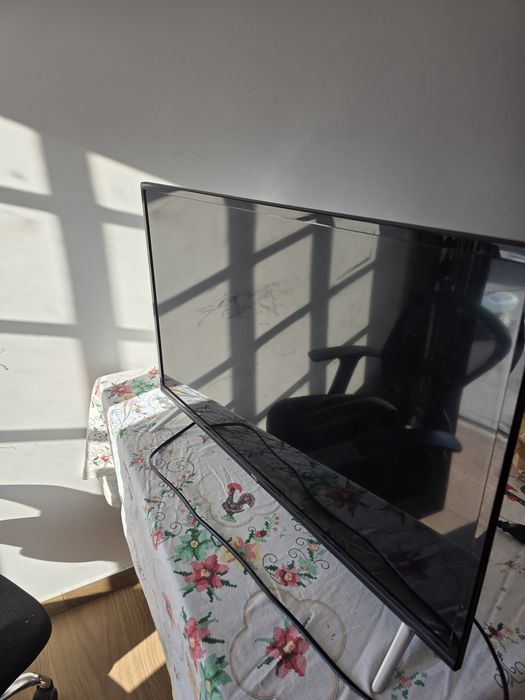 Televisão tcl quase nova