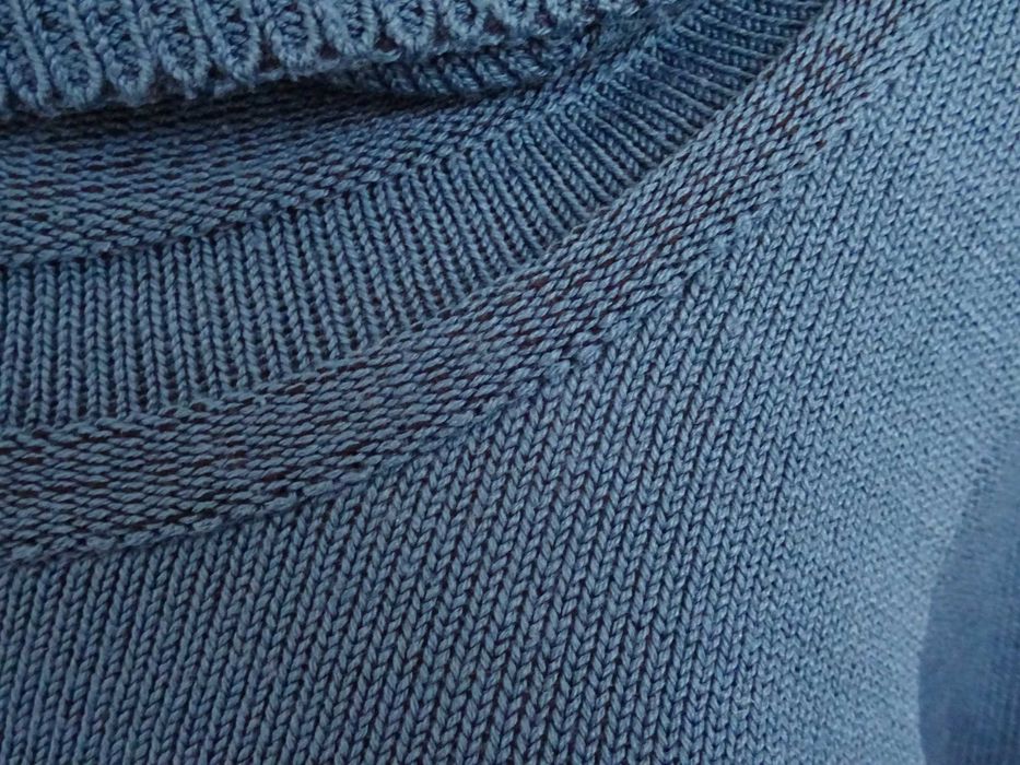 Dzianinowa sukienka z golfem petrol