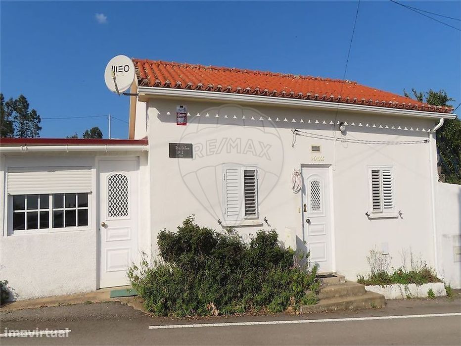 Moradia T2 para venda — Sarzedas, Castelo Branco