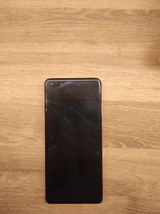 Huawei P40 Pro – świetny stan techniczny, pęknięta szybka