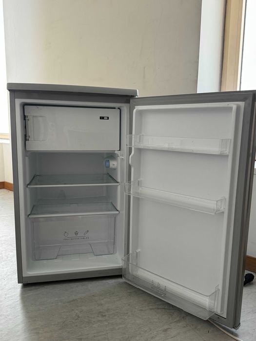 Frigorifico - pequenas dimensões - cinzento