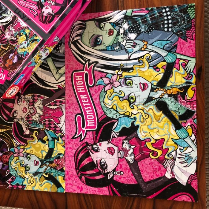Caixa 2 Puzzles Monster High, da EDUCA, com 100 peças cada
