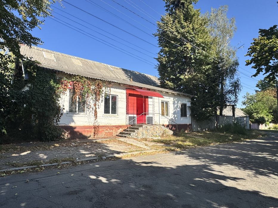 Нежитлова будівля в центрі м Ставище . Продаж