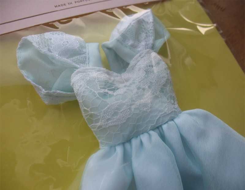 Vestido artesanal para bonecas Barbie