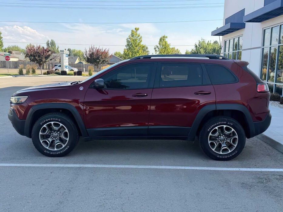 Jeep Cherokee Trailhawk      2021