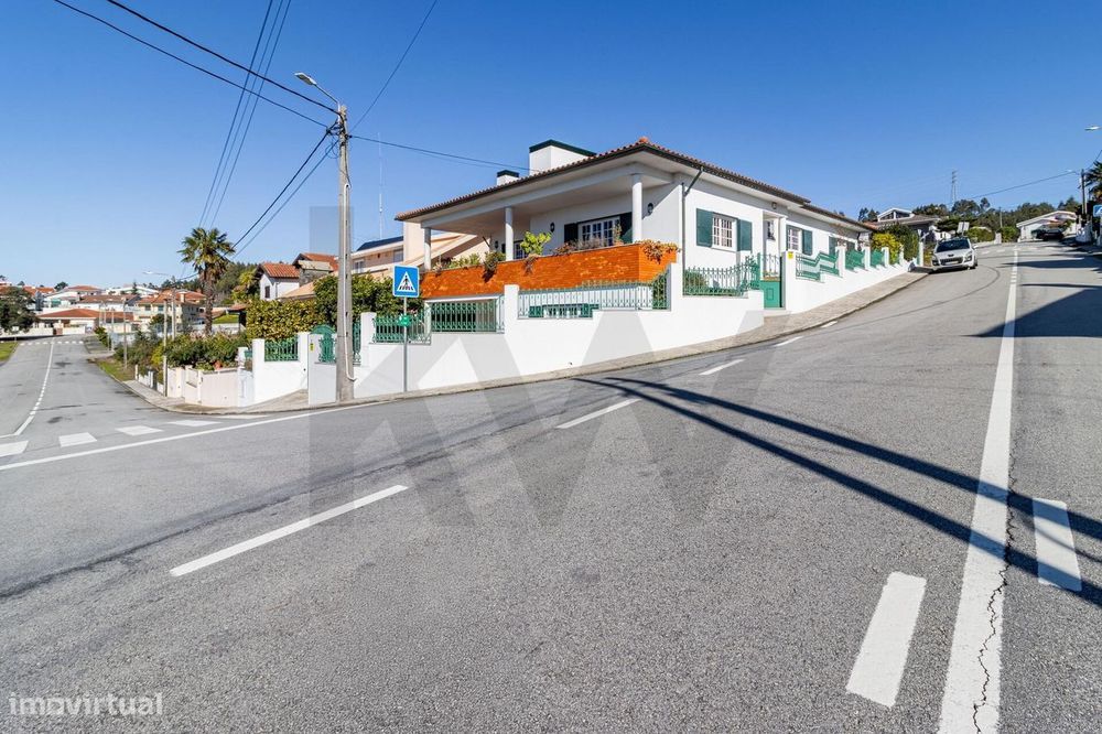 Moradia Térrea T3 com Cave | Zona Alta, Tranquila e Central