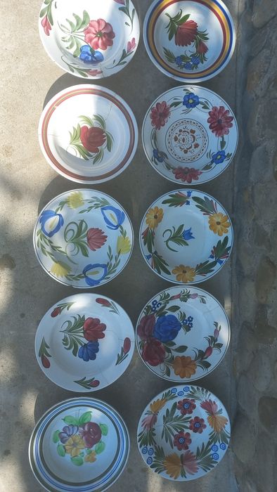 Продаються  старі тарілки.