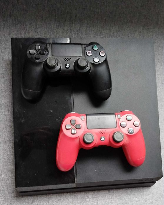 Konsola ps4 z grami i dwoma padami