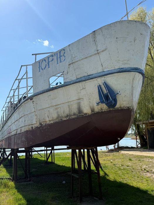 Продам теплохід прогулянковий