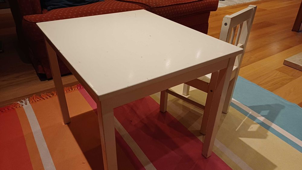 Mesa e cadeira de criança Ikea