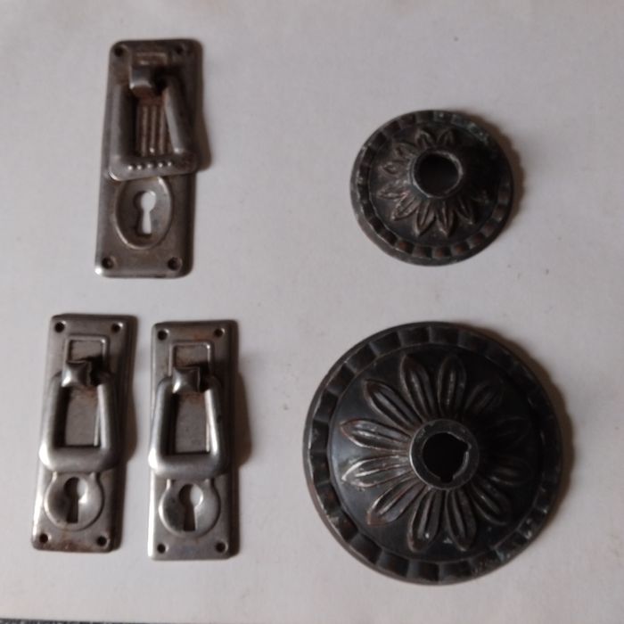 Старинная фурнитура, подставки для подсвечников, крышка газ.колонки