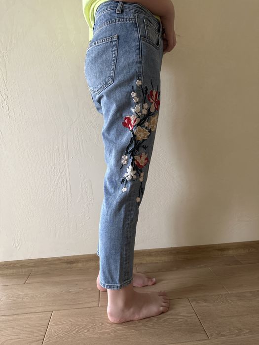 Бриджі з вишивкою