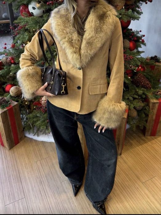 Blazer justo feito em pele de camurça.Inspiração Zara.