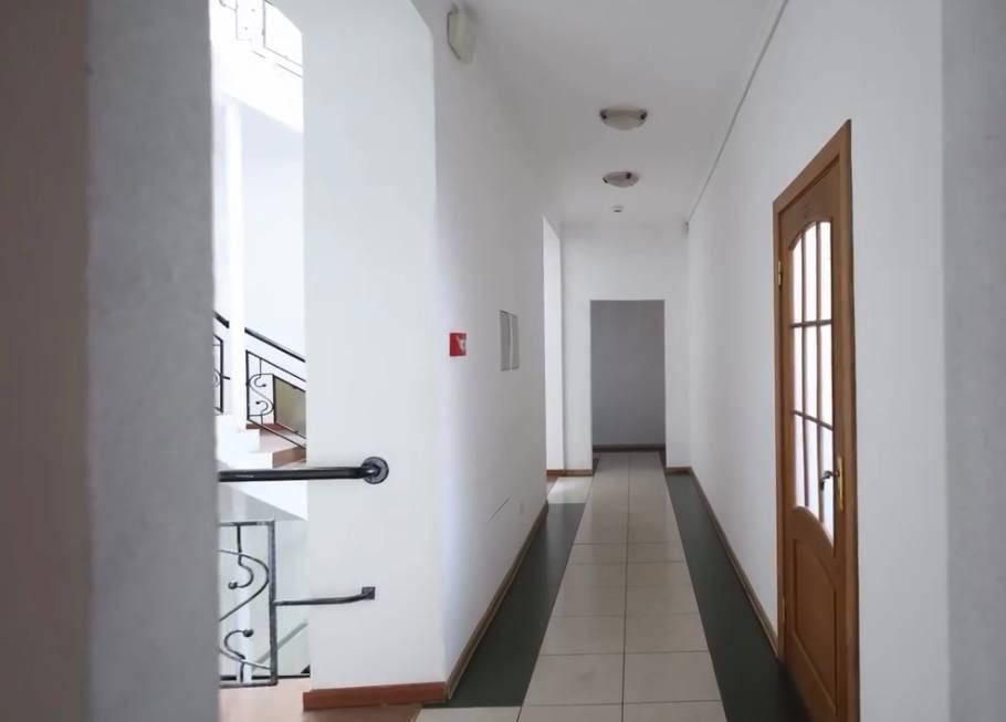 Оренда  комерція центр  620м2