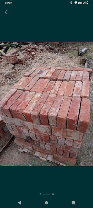 Stara cegła z rozbiórki