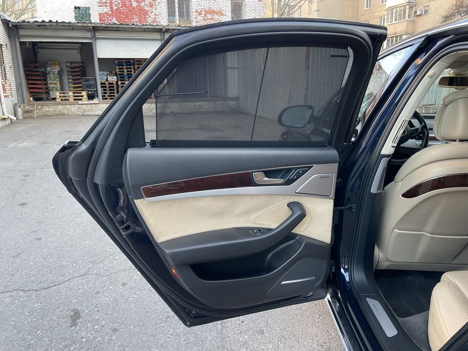 Audi A8 2013 (короткая база)