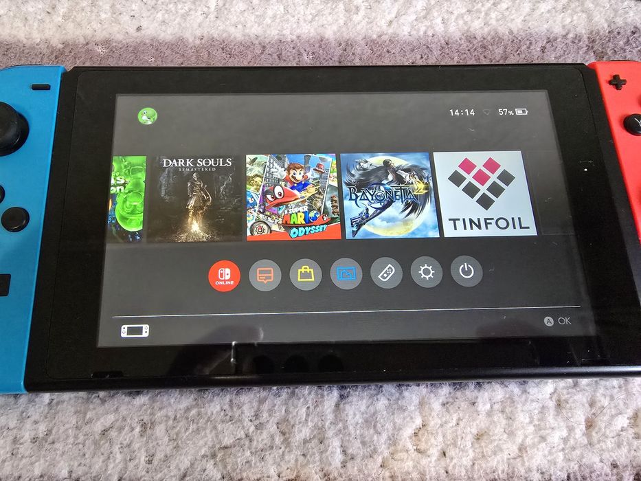 Nintendo switch v1 бесплатные игры 2 комплекта джойконов