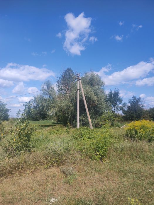 Продам приміщення 200 кВ та земельну ділянку 2,5 ГА в Літочках