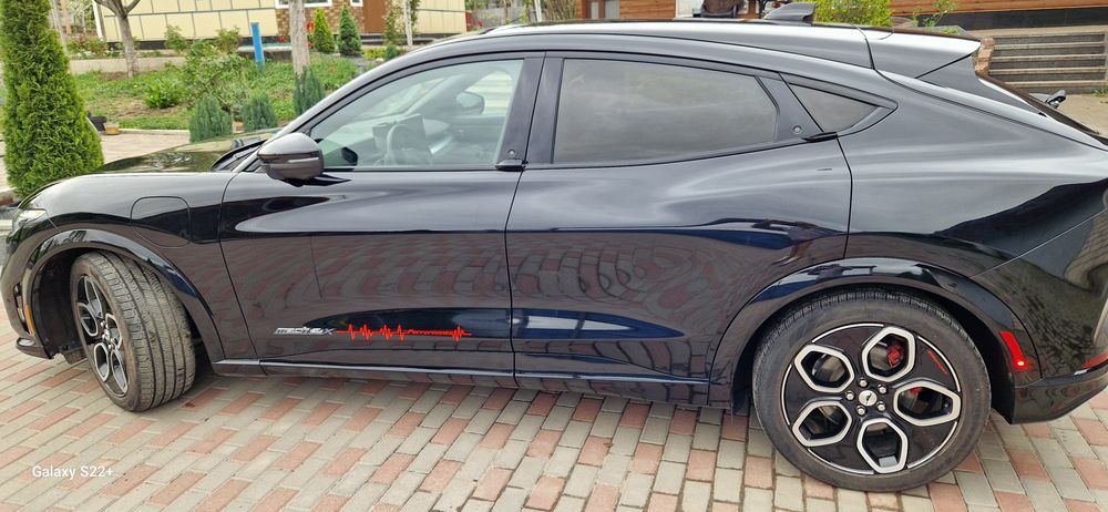 Продам ford mustang mach e