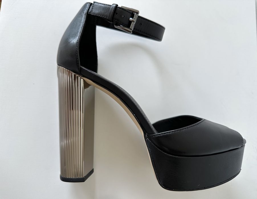 Sandalhas salto em bloco Michael Kors em couro