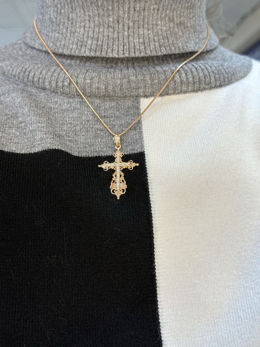 Золотой крестик с бриллиантами
